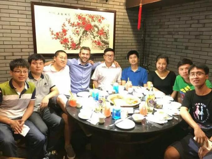 Ξηρό νερό μηχανών ηλιακού πλαισίου φωτοβολταϊκό καθαρίζοντας που πλένει το φορητό καθαρίζοντας κύλινδρο σταθμών ηλεκτρικής δύναμης 15