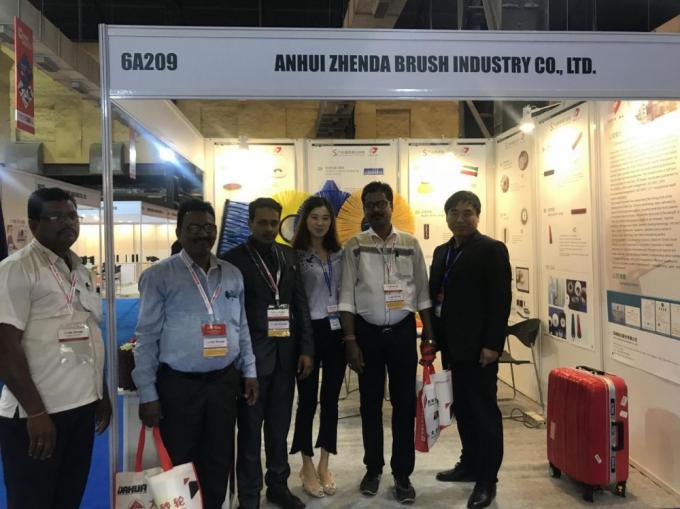 Ξηρό νερό μηχανών ηλιακού πλαισίου φωτοβολταϊκό καθαρίζοντας που πλένει το φορητό καθαρίζοντας κύλινδρο σταθμών ηλεκτρικής δύναμης 13