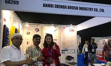 Ξηρό νερό μηχανών ηλιακού πλαισίου φωτοβολταϊκό καθαρίζοντας που πλένει το φορητό καθαρίζοντας κύλινδρο σταθμών ηλεκτρικής δύναμης 14